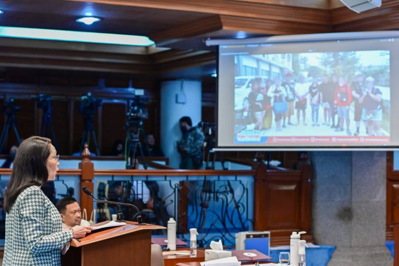 菲律賓參議員漢迪夫洛斯日前揭露，被騙到緬甸的12名菲律賓人，近日在非政府組織協助下獲救。(圖:推特@risahontiveros)