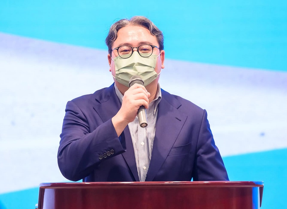 民進黨發言人黃世杰表示，民進黨甚至蔡英文總統涉入黑道與館長遭槍擊案的說法絕非事實，若有證據，檢警應積極介入，徹查到底，勿枉勿縱。(圖：黃世杰臉書)