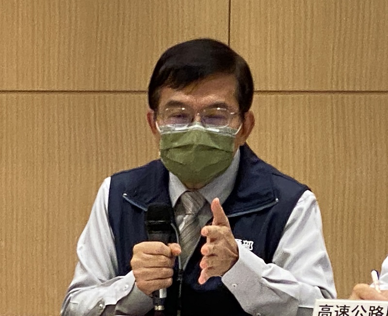 交通部長王國材公布今年1至9月道路交通事故30天內死亡人數。(吳琍君 攝)