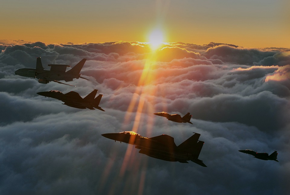 中國和俄羅斯戰機30日清晨闖入南韓防空識別區，南韓隨後派遣戰機緊急升空應對。(圖：南韓合同參謀本部)
