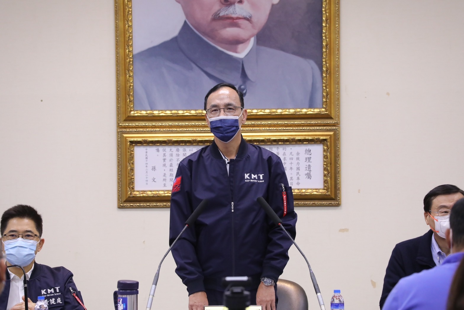 國民黨主席朱立倫30日主持九合一選後的首場中常會。(林詠青 攝)