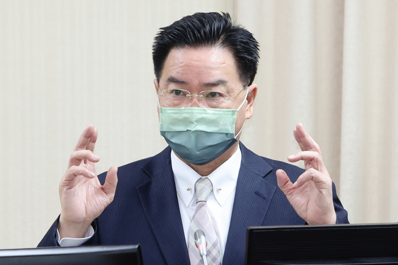 國民黨立委陳以信5日表示，內閣可能改組，他近期走訪美國，聽到傳聞外交部長吳釗燮將與駐美代表蕭美琴職位互換。吳釗燮（圖）回應，沒聽說這方面的事情。 (圖：中央社)