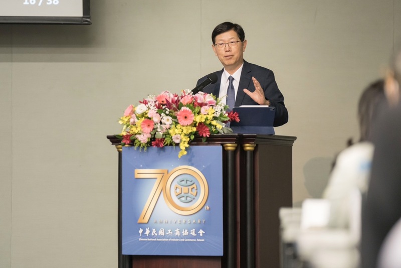 鴻海集團董事長劉揚偉應工商協進會之邀，以「台灣在全球電動車產業的機會與挑戰」為題進行演講。(圖：中央社)