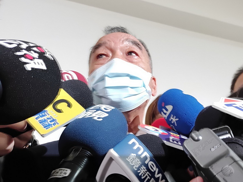 國防部長邱國正7日在立法院受訪表示，役期延長今年若不公告，按規定又得再延後一年，所以應會在月底前公告 (央廣記者王照坤 攝)