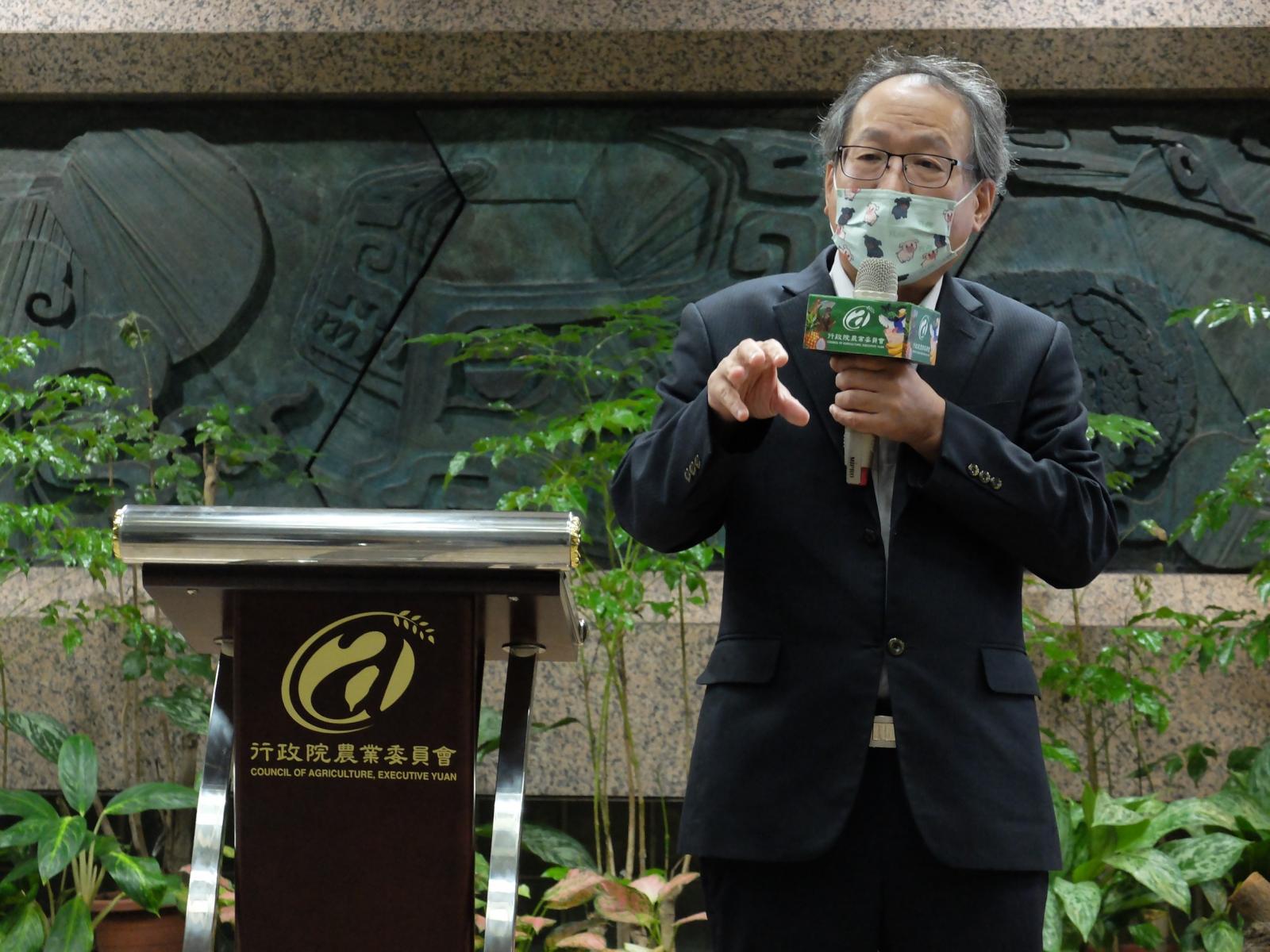 農委會副主委黃金城29日表示，針對傳統豬瘟，明年1月將對肉豬小豬拔針，7月全面拔針，滿一年無案例發生後，將申請成為傳統豬瘟非疫區。(圖:農委會)