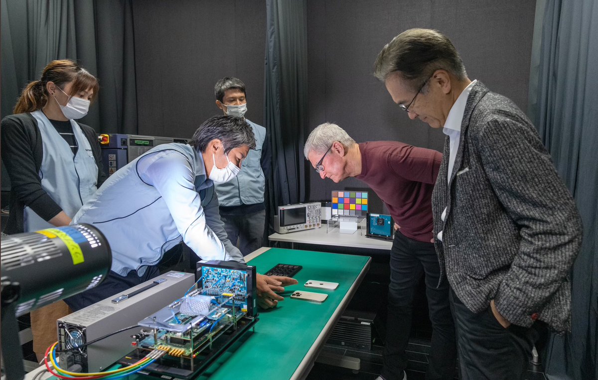蘋果執行長庫克（Tim Cook）12日拜訪日本半導體產業中心熊本縣。(圖:@tim_cook)