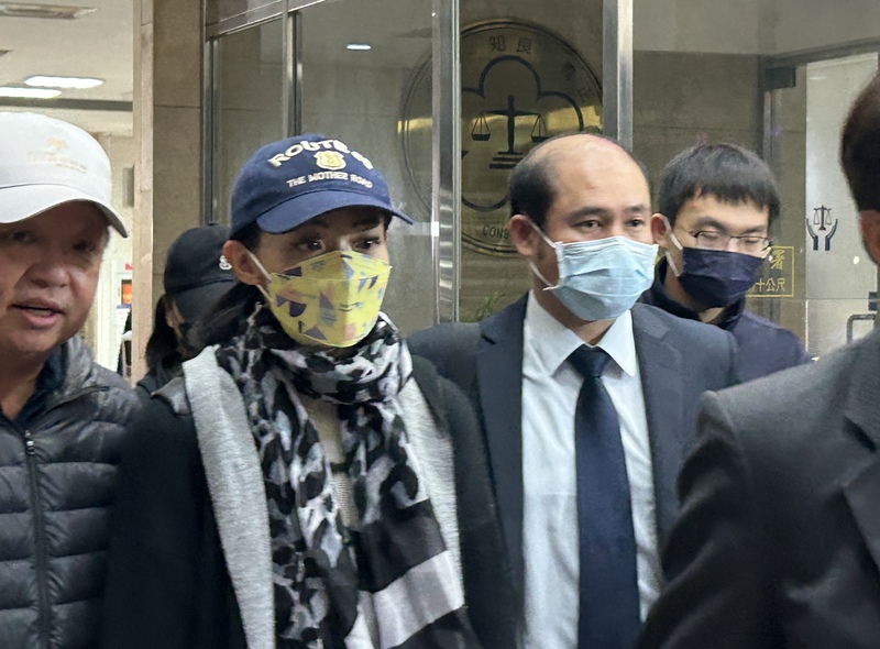 北檢偵辦高虹安涉詐領助理費案，15日傳喚高虹安、男友李忠庭、辦公室主任陳奐宇、助理王郁文等人。檢察官漏夜複訊後，16日凌晨將高虹安改列偵字案被告，諭令新台幣60萬元交保。 (圖：中央社)