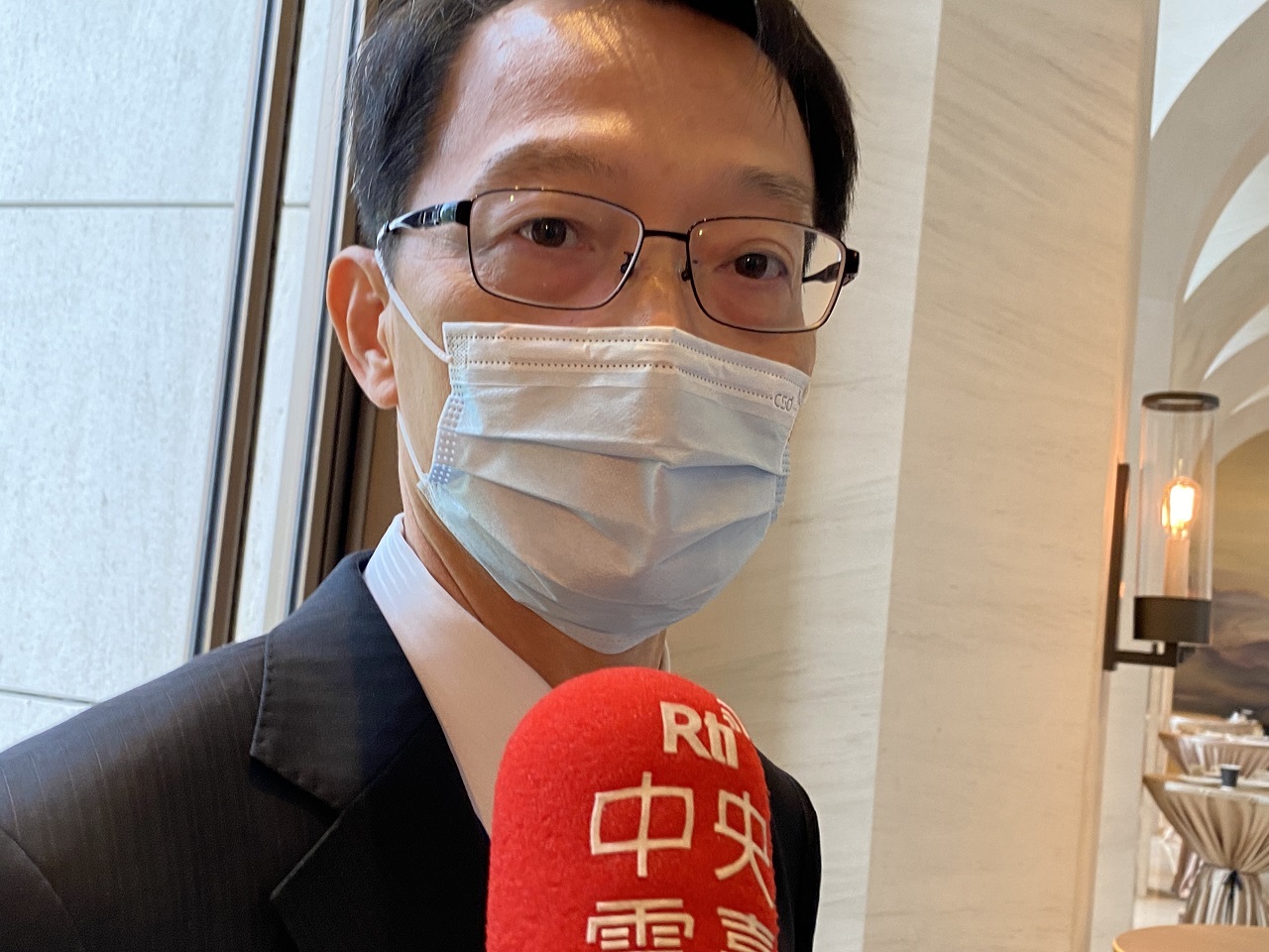 民航局副局長林俊良受訪談無人機的防制及管理問題。(吳琍君 攝)