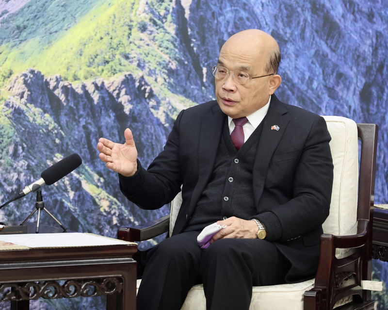 行政院長蘇貞昌9日表示，中國今天又突然宣布對台軍演，但台灣不會在壓力下退縮，自由民主國家唯有團結才能對抗威權擴張。(資料照/中央社)