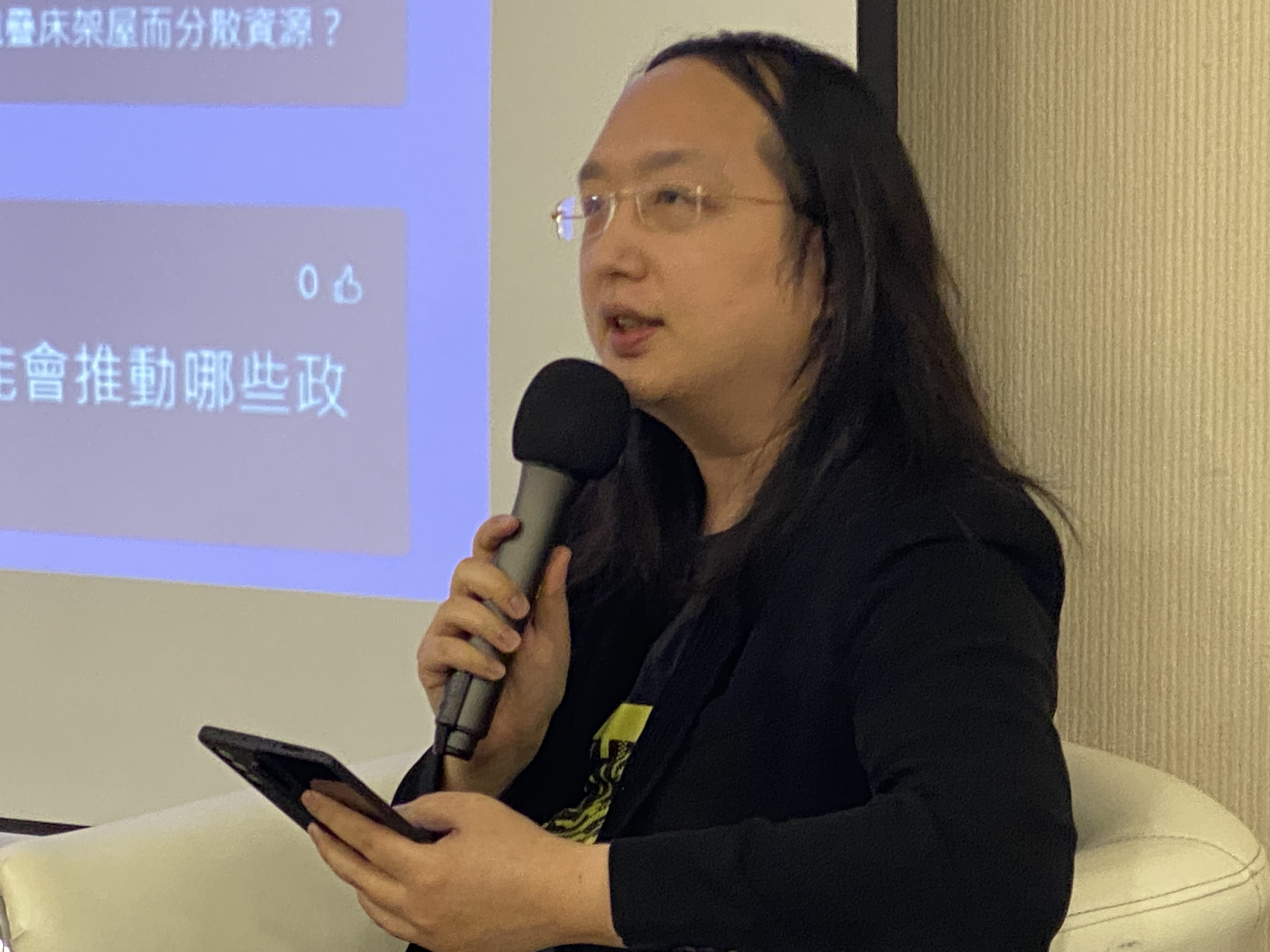數位部長唐鳳20日與媒體茶敘時，談及大家關切的抖音問題。(吳琍君攝)