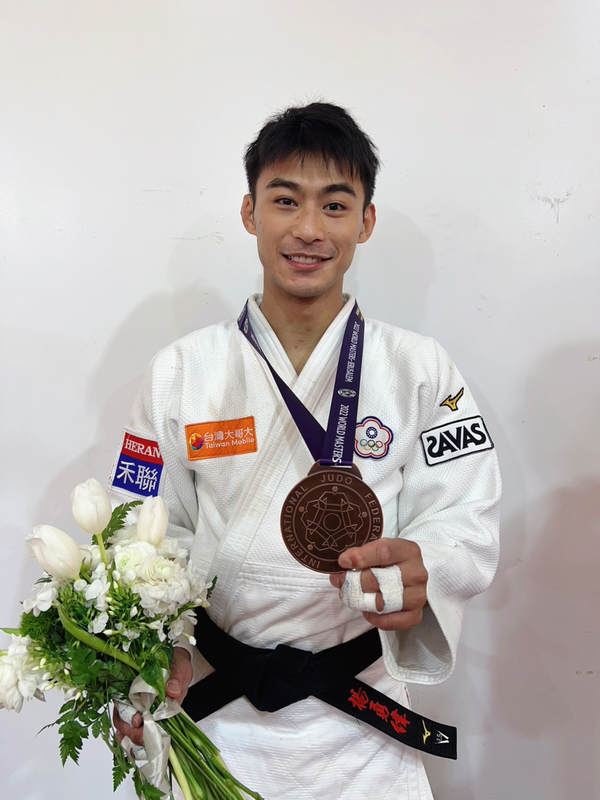 「柔道男神」楊勇緯本季7場賽事共獲1金2銀3銅，在結束賽季封關戰後將返台休息、備戰2023年比賽，放眼杭州亞運，盼能突破2018年銅牌的個人最佳成績。（傳動數位整合行銷提供） (圖：中央社)
