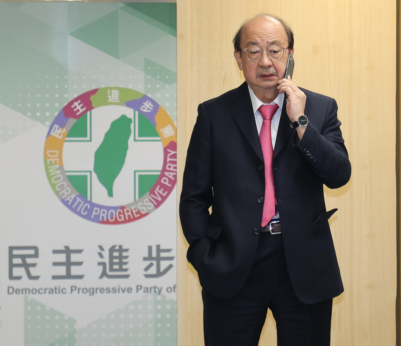 民進黨22日召開中執會，由黨團總召柯建銘代理主持，會中正式提名兼任黨主席的副總統賴清德代表民進黨參選2024總統。(圖：中央社)