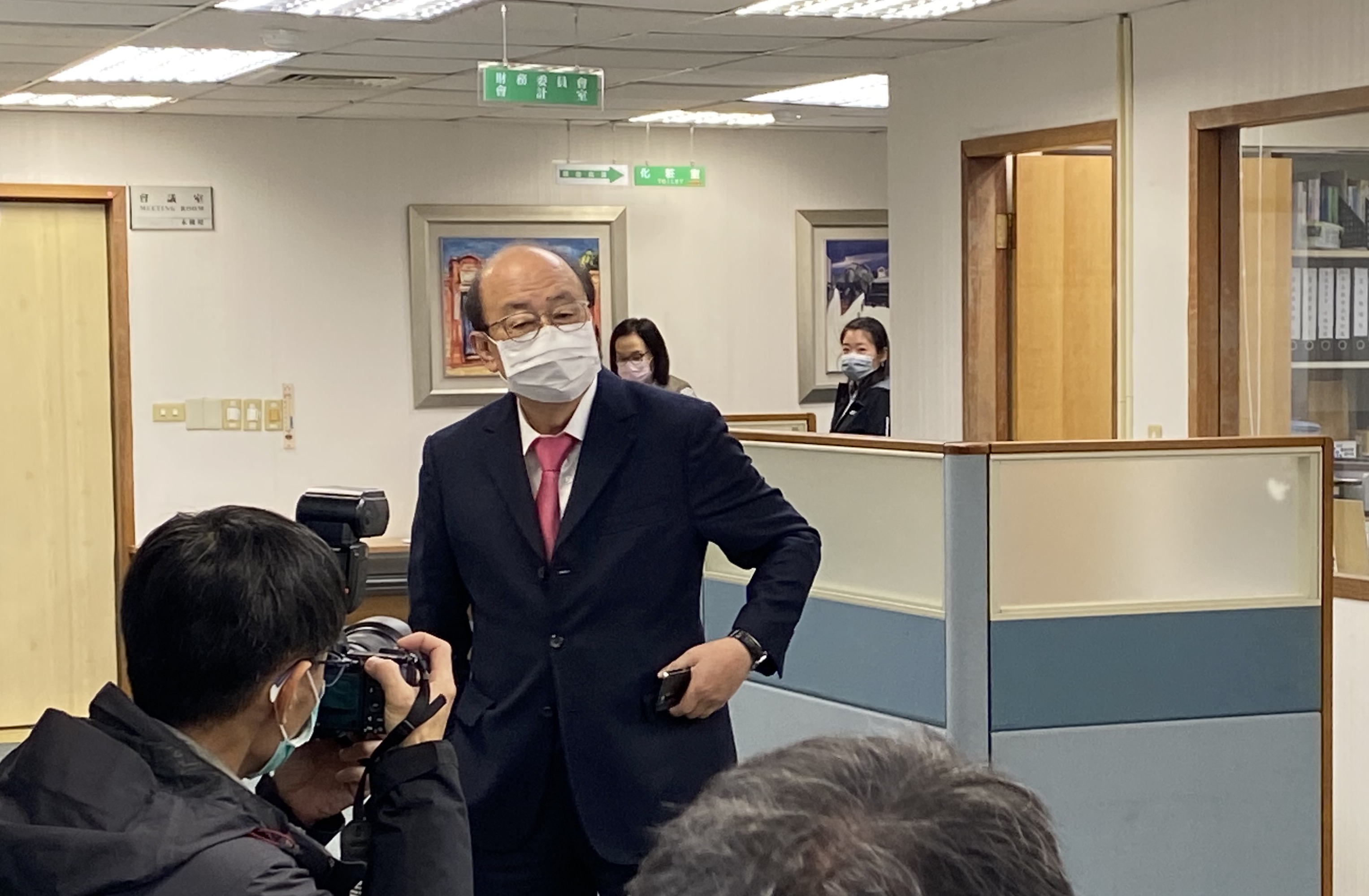 民進黨立法院黨團總召柯建銘11日表示，國民黨團力拚4天發錢是「一廂情願」、「緣木求魚」。資料照片。(林詠青 攝)
