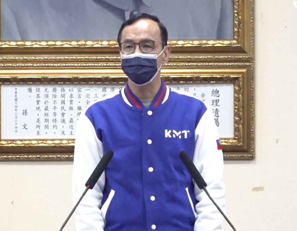 國民黨主席朱立倫表示，支持強化國防戰力，但備戰之外更應對話，才能達到避戰效果。(圖擷自國民黨臉書)