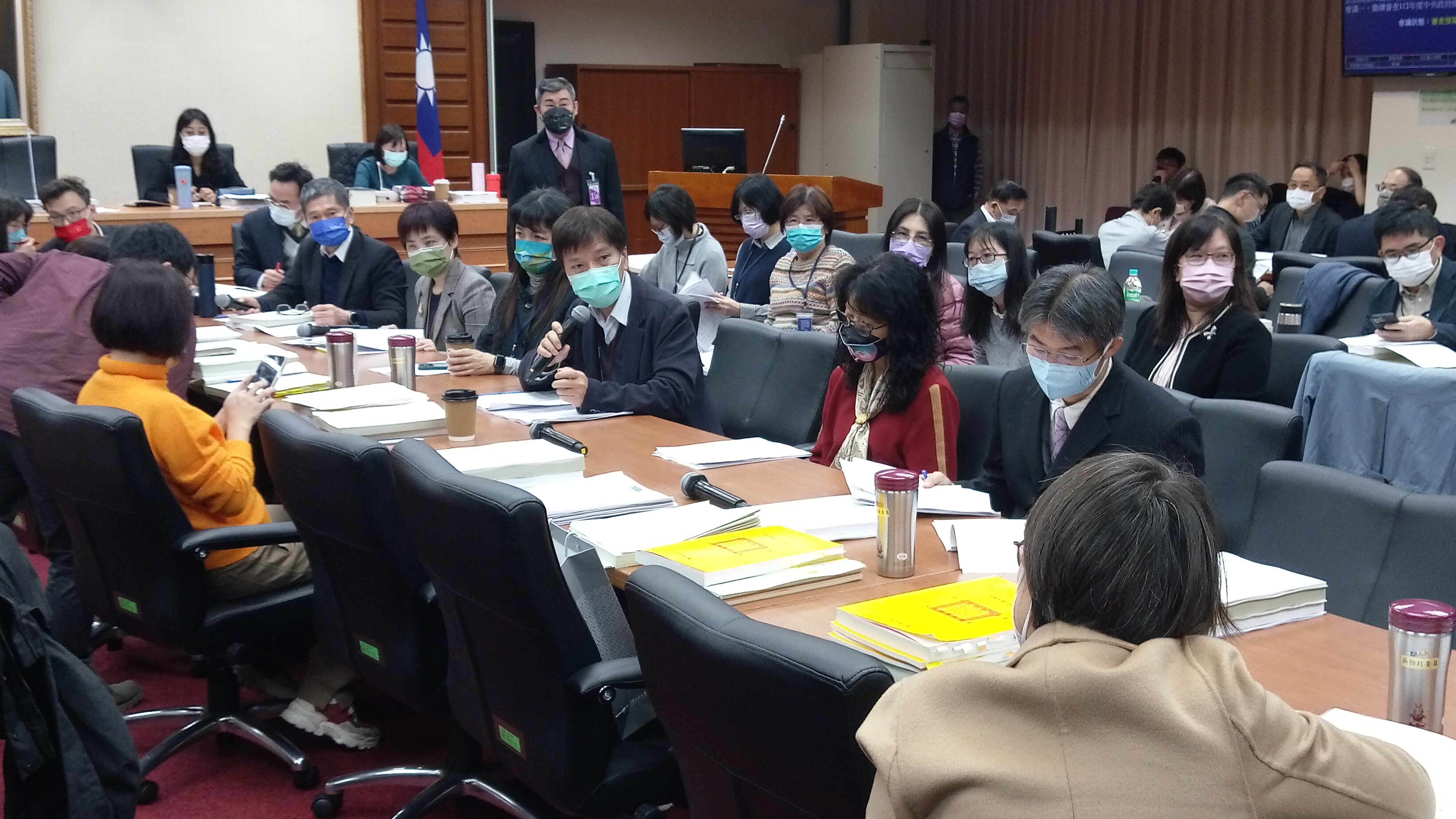立法院教育及文化委員會審查文化部明年度預算案，會中提及中央機關稿費支給標準調修情形。(陳國維 攝)