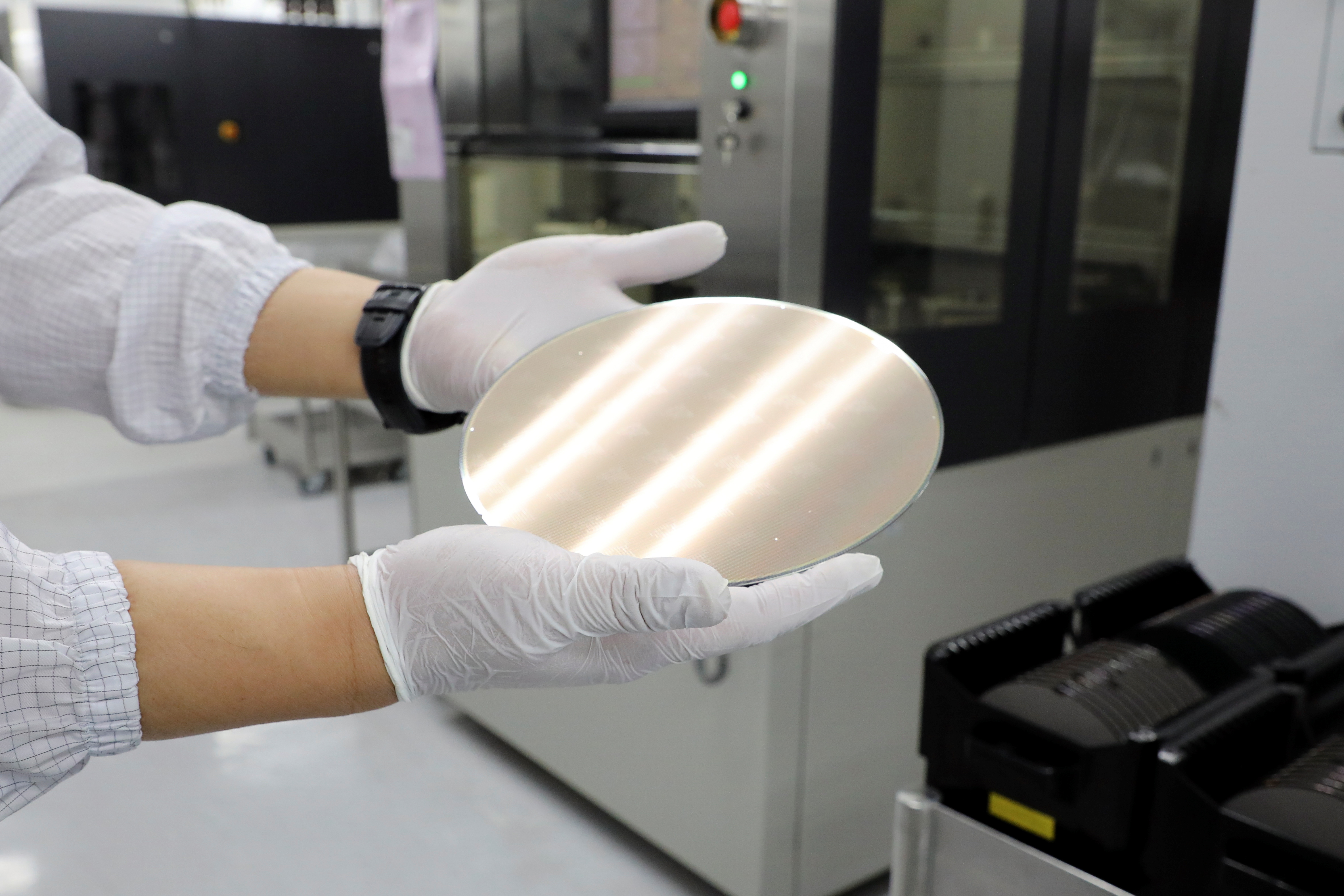 半導體晶圓。2021.10.15 攝於位在馬來西亞怡保的晶片封裝公司 Unisem (M) Berhad 工廠。(示意圖/路透社/達志影像)