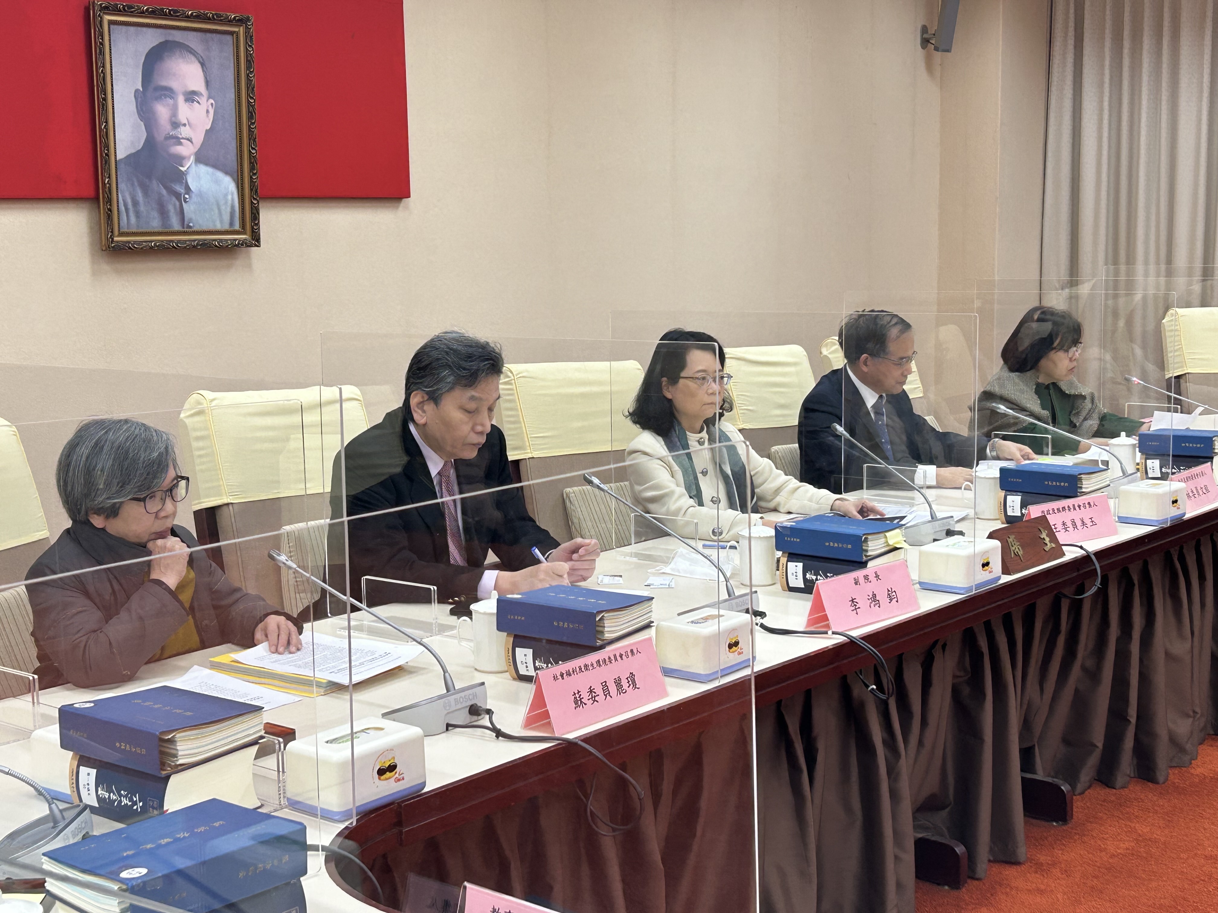 監察院今天(23日)巡察行政院，晚間在監院舉行記者會向外界報告。(趙婉淳 攝)