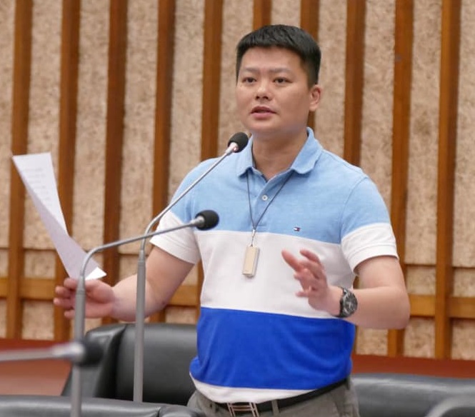 曾任高雄市議會國民黨黨團總召的曾俊傑24日宣布退出黨團，加入無黨團結聯盟。(圖：曾俊傑臉書)