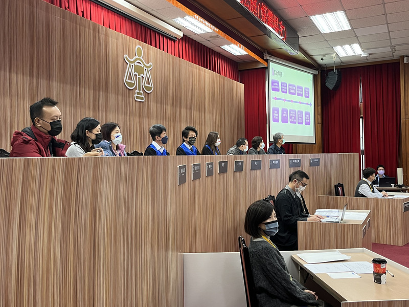 2023年即將到來，包括國民法官、基本工資調漲等新制都將上路。圖為司法院27日舉辦國民法官模擬法庭，讓媒體人員親身體驗國民參與案件審理及評議過程。(圖：中央社)