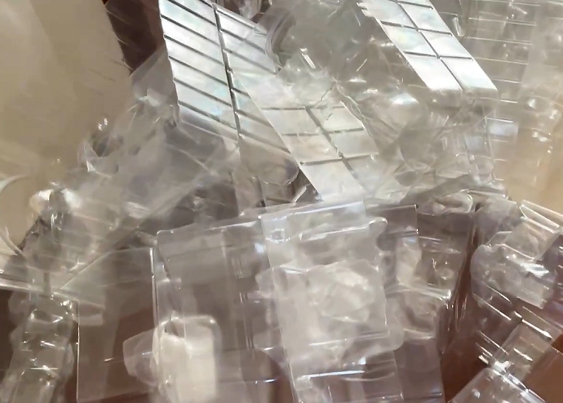 塑膠襯墊及泡殼將納入公告應回收廢棄物。(圖擷自YouTube)