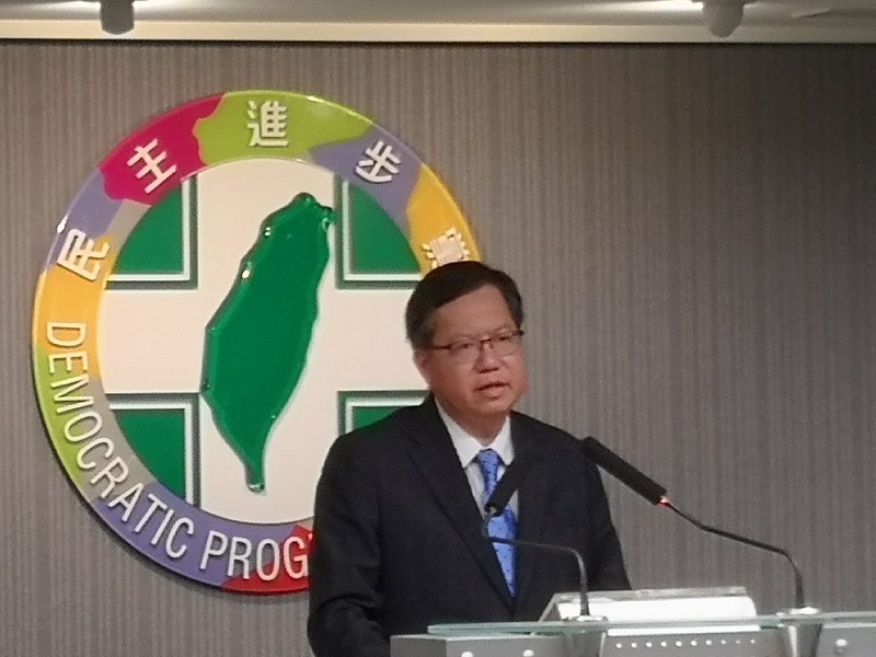 民進黨28日召開中常會提出2022選舉敗選檢討報告，檢討小組召集人鄭文燦召開記者會說明。（劉玉秋 攝）