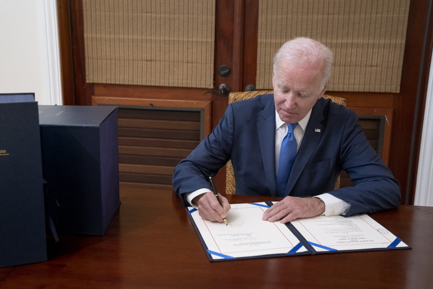美國總統拜登（Joe Biden）20日將簽署法律，解密新冠病毒起源情報。示意圖。 (圖:@Potus)