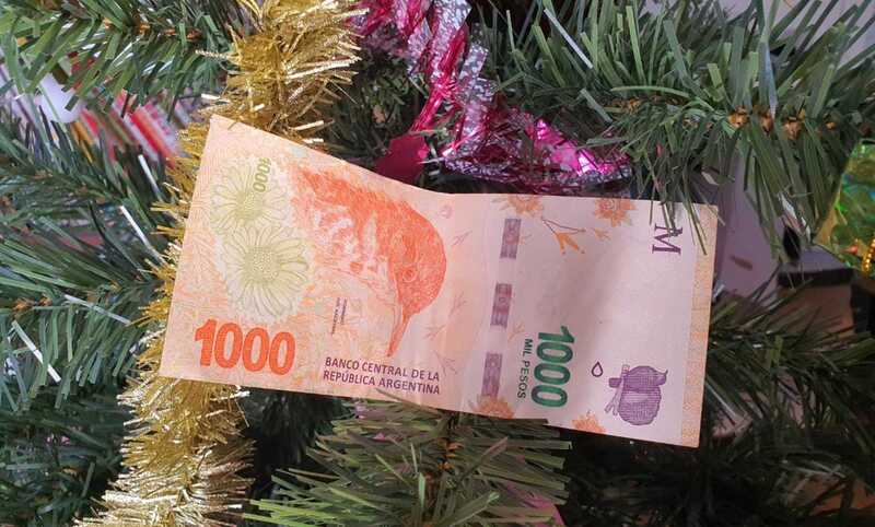 阿根廷披索（Peso）最大面額千元鈔票是美洲地區13個國家中價值最低的鈔票，1000披索價值僅約2.89美元。 (圖：中央社)