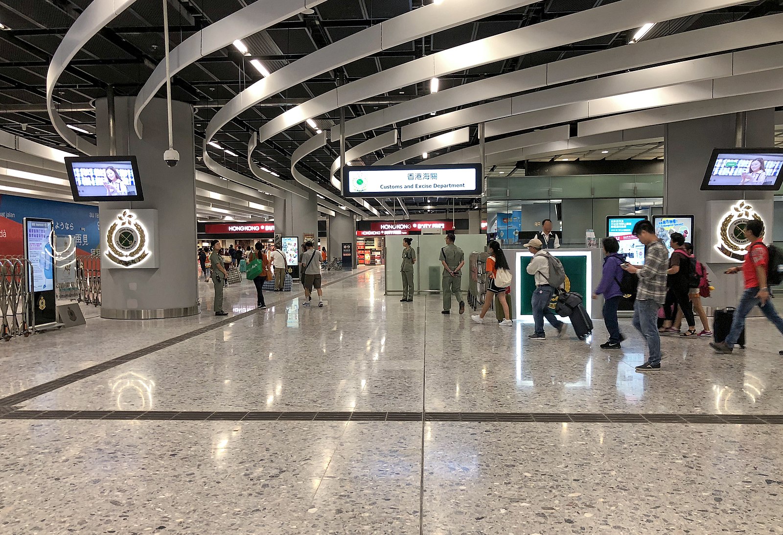 香港將恢復與中國大陸已中斷3年多的通關旅行。圖為位於香港西九龍站管制站的海關辦事處。(維基百科)