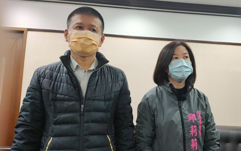 台南議長選舉賄選案，涉案議長邱莉莉（右）、副議長林志展（左）。(資料照片/CNA)