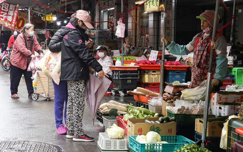 行政院主計總處6日公布2022年全年消費者物價指數年增率(CPI)為2.95%，創下2009年以來最大漲幅。(圖：中央社)