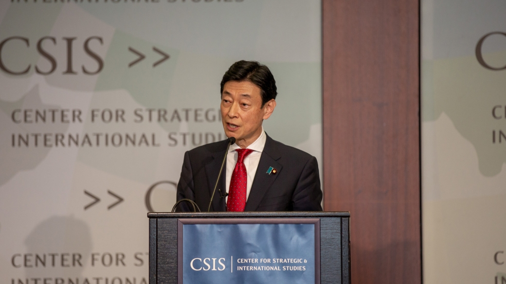 日本經產大臣西村康稔於華盛頓戰略與國際研究中心(CSIS)發表演說。(圖:CSIS官網)