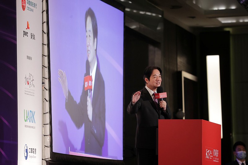 副總統賴清德9日在「2023天下經濟論壇」發表演說，指出全球經濟面臨四大挑戰，並強調會穩定匯率與通膨，避免企業內外交迫。(總統府提供)