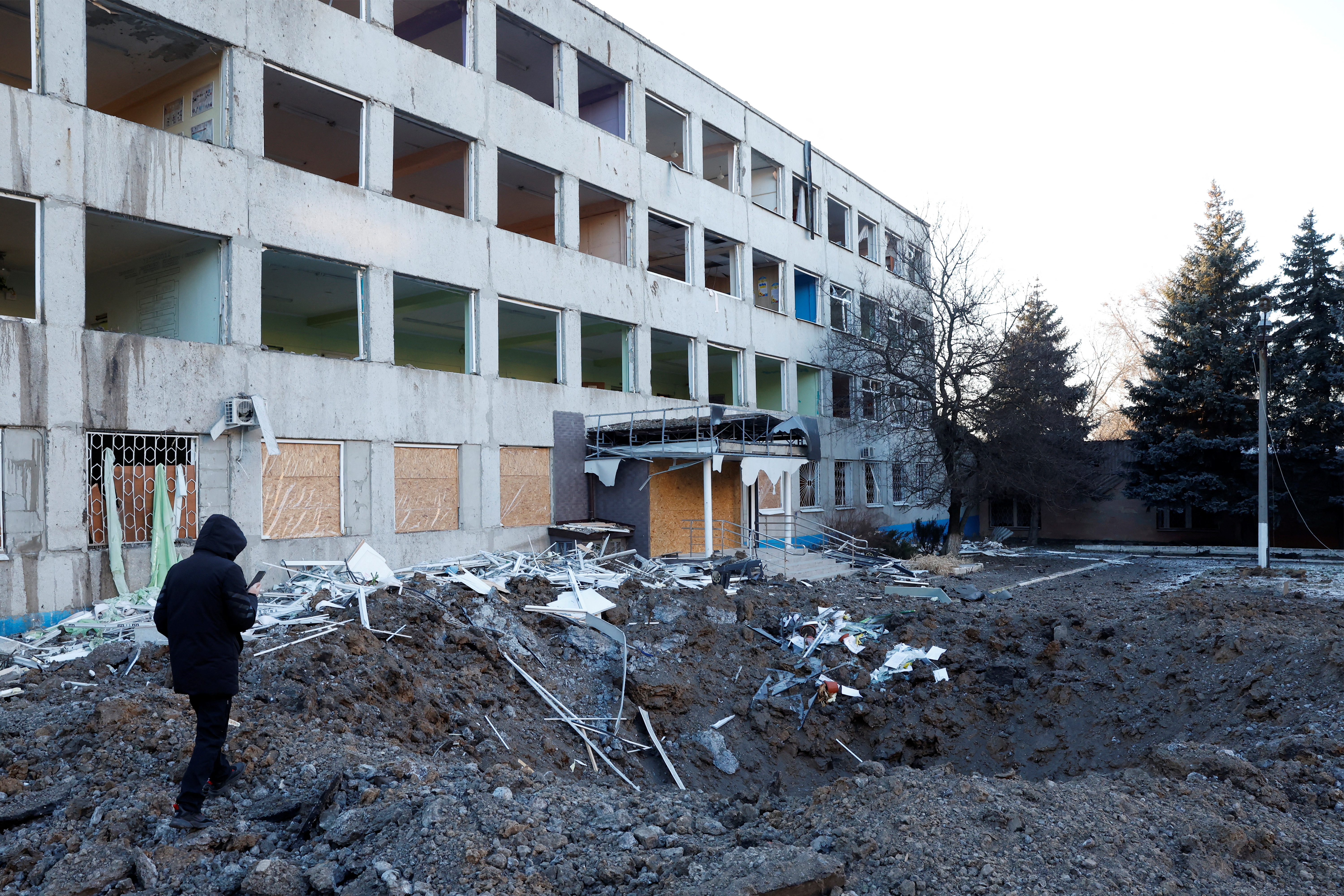 烏克蘭克拉莫托斯克(Kramatorsk)的1棟建築8日被俄軍炸毀。 (路透社/達志影像)