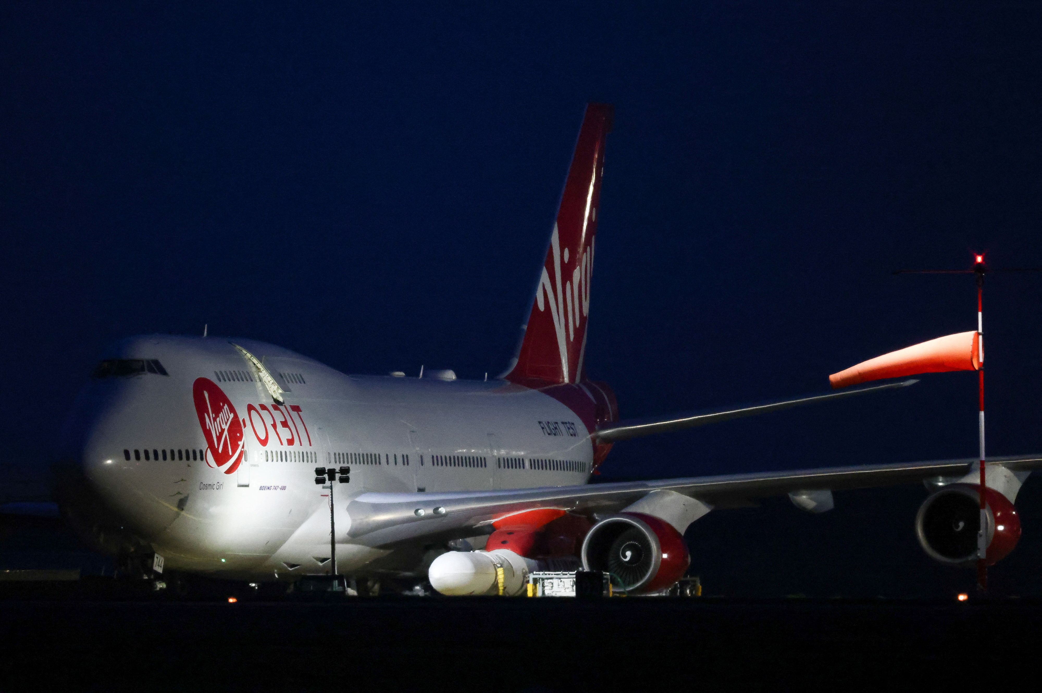 由維珍軌道公司（Virgin Orbit ）一架改裝的波音747飛機發射的火箭，9日未能將承載的九顆衛星送上地球軌道。(路透社/達志影像)