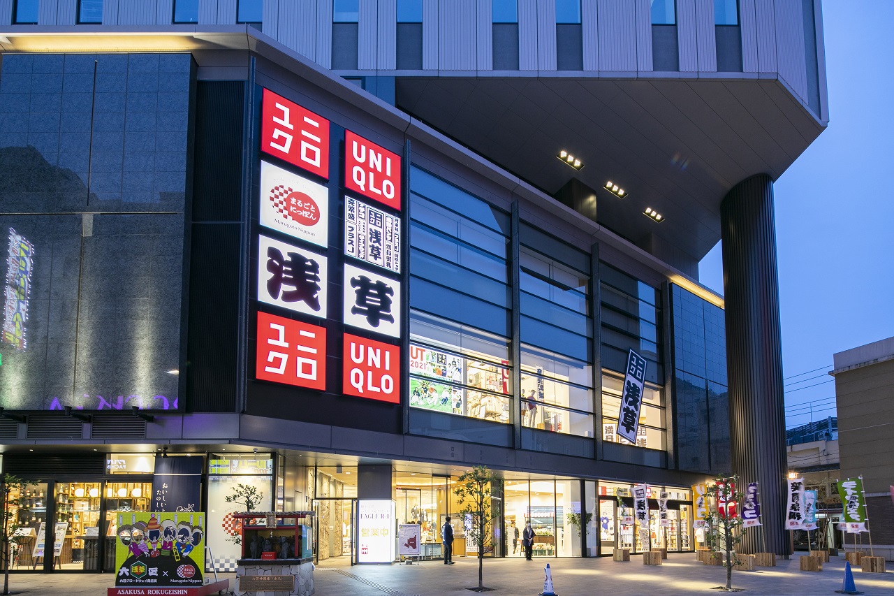 日本迅銷公司將為總公司及旗下優衣庫等單位服務的約8,400名員工加薪。(圖：Fast Retailing)