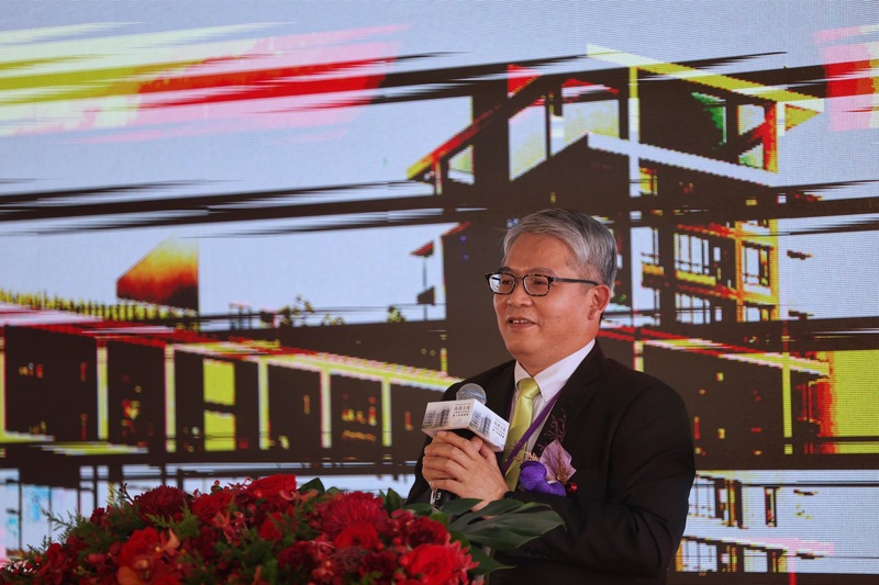 ，內政部代理部長花敬群（圖）表示，平均地權條例新法上路前民眾購買預售屋沒有禁止換約，公告施行後簽訂預售合約才禁止換約，這是「關後門」不是「開後門」。資料照片。 (圖：中央社)