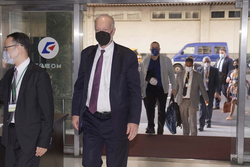 台美21世紀貿易倡議14日在台北舉行第2回合談判，美方派出逾20人來台，由美國貿易代表署(USTR)助理貿易代表麥卡廷(Terry McCartin)(左2)帶隊。(圖：中央社)