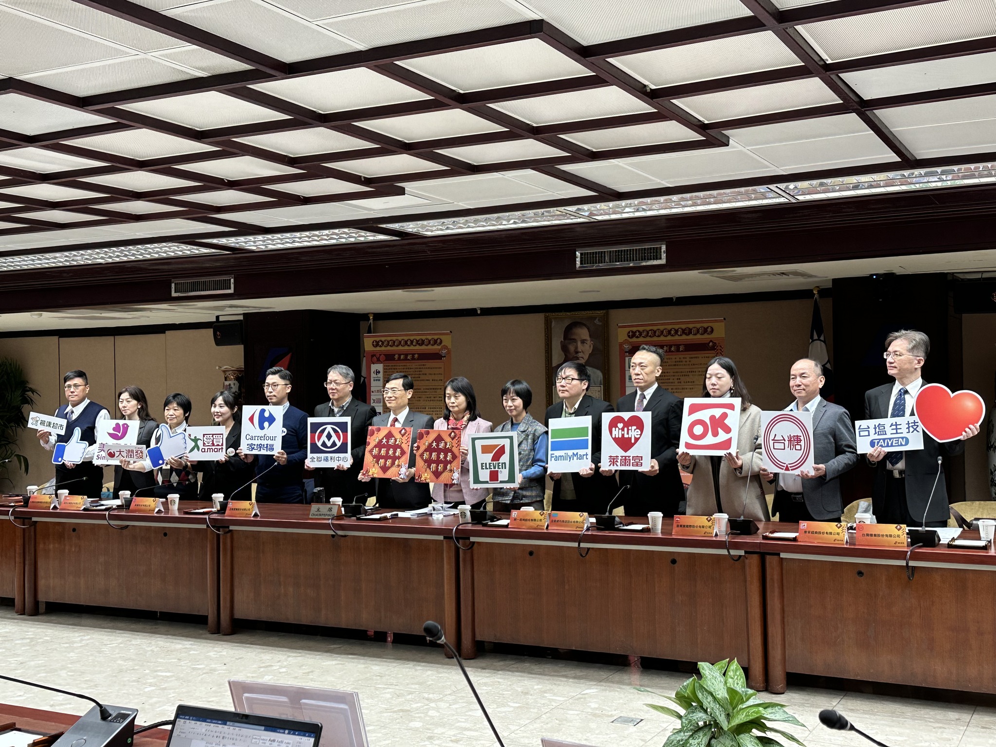 經濟部攜12大通路設平價專區。(謝佳興 攝)