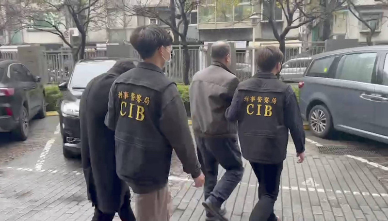 警方查獲台柬人蛇集團，以「柬埔寨波特蘭公司」人事幹部黃男「大胖」為首，半年內誘騙31人至柬埔寨打工，共12人涉案，全案將依涉妨害自由、違反人口販運防制法等罪嫌，移送地檢署偵辦。（翻攝照片） (圖：中央社)