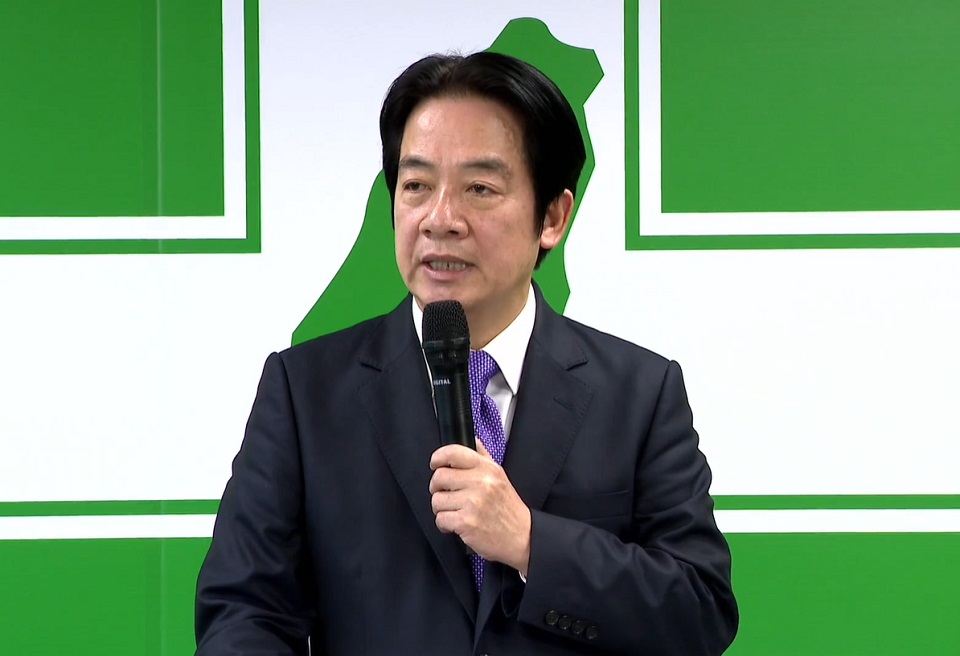 民進黨主席賴清德表示，新任的3位副秘書長是優秀的青壯世代，民進黨要團結、繼續前進，必須用人唯才，讓年輕人扛起責任。(圖擷自民進黨臉書)