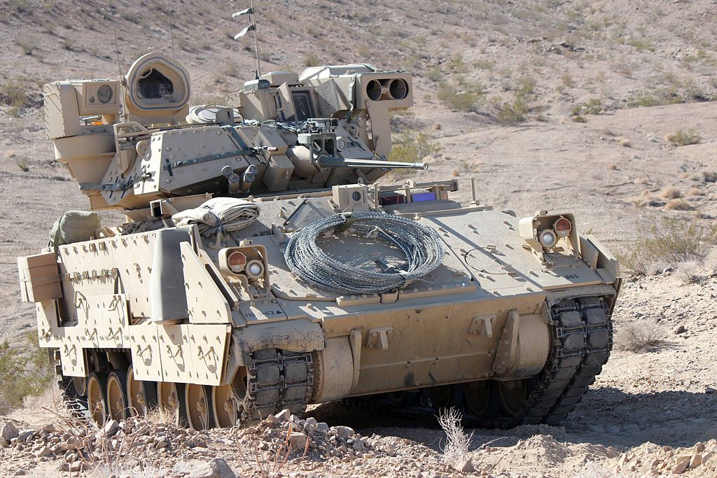 美國加碼25億美元對烏軍援，其中包括布萊德雷步兵戰車(Bradley Fighting Vehicle)(維基)