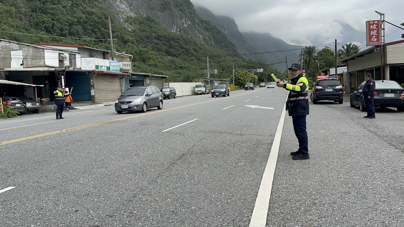 公路總局估蘇花路廊今天(26日)北返車流量超過2萬輛。圖為蘇花路廊花蓮崇德段。(資料照/花蓮新城警分局提供/中央社)