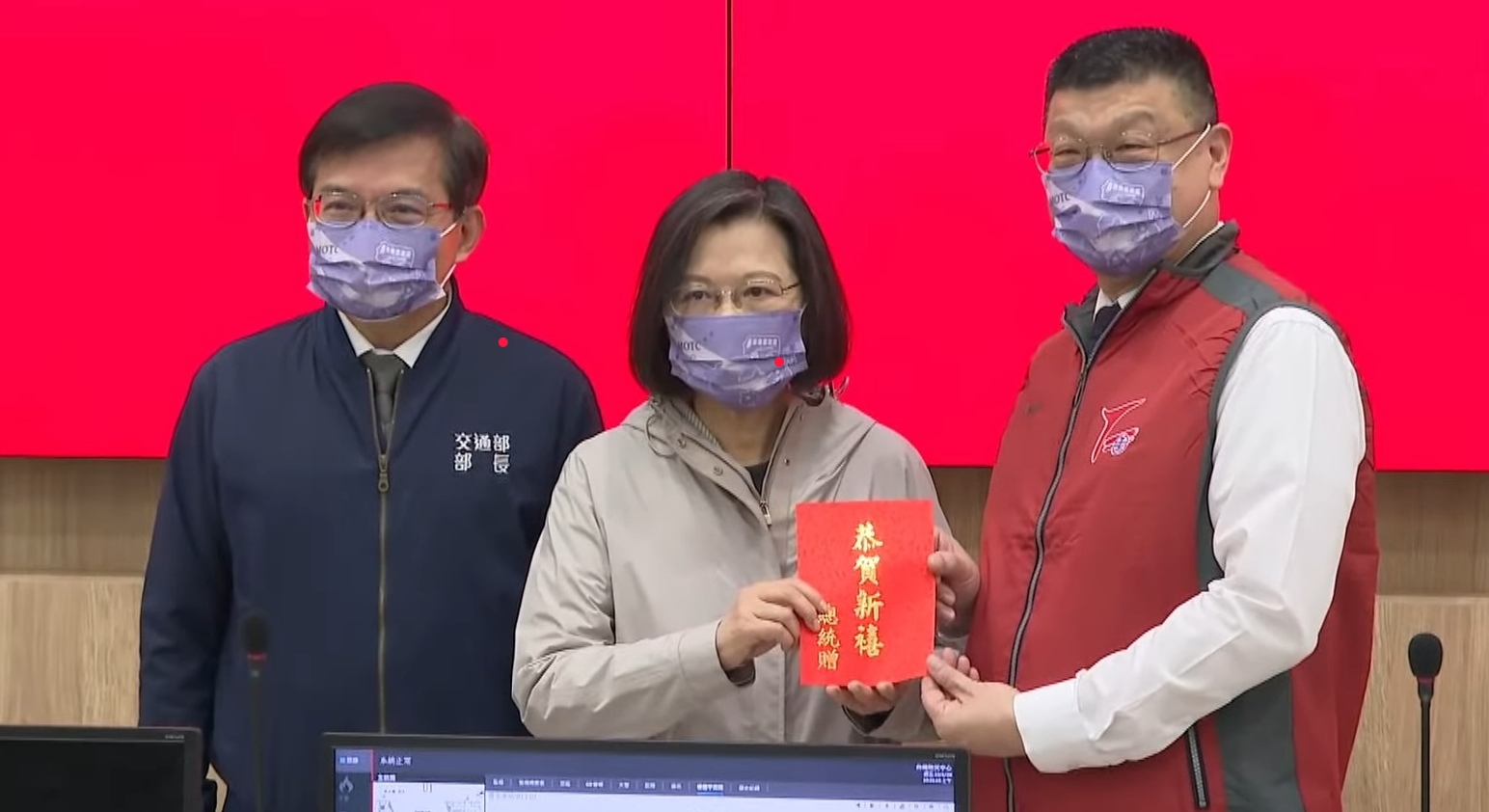 蔡英文總統視察台鐵及高鐵春節連假疏運情形。(陳國維 攝)