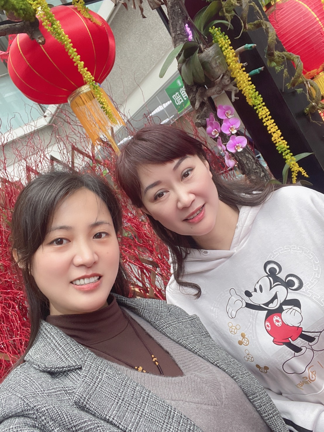 魏小芳（圖右）和傅毛艷娘家分別在福建、安徽，嫁作台灣媳婦約20年，近年因同在彰化縣芳苑鄉、且投身NGO得以結識成為好友。（圖：受訪者提供）