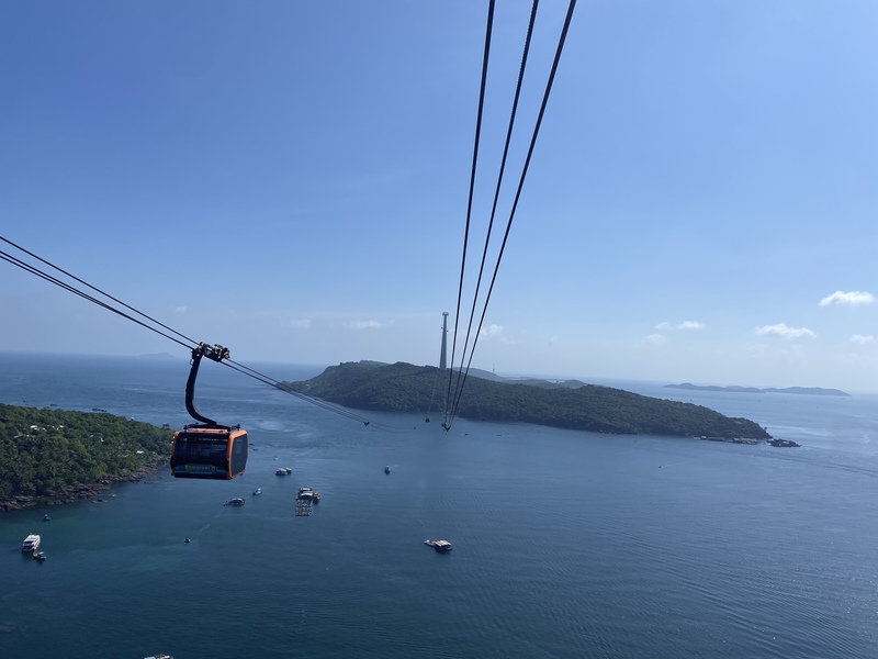 台灣旅客被丟包，交通部觀光署表示，已有一百多位與客先自行付款繼續行程。圖為位於越南富國島南島全球最長跨海纜車。(圖：中央社)
