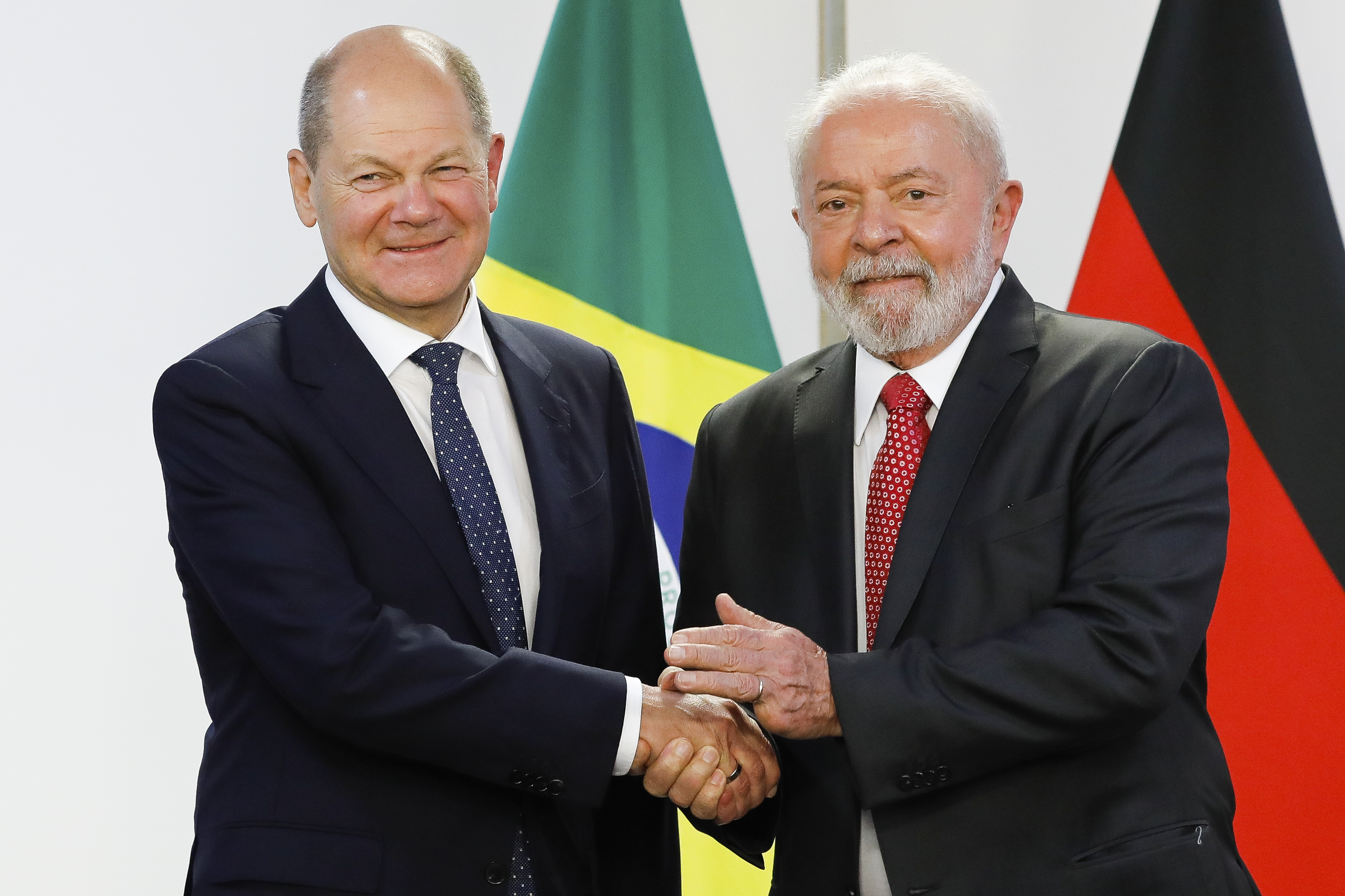 德國總理蕭茲(Olaf Scholz)30日在巴西利亞會見巴西總統魯拉(Luiz Inacio Lula da Silva)。 (AFP)