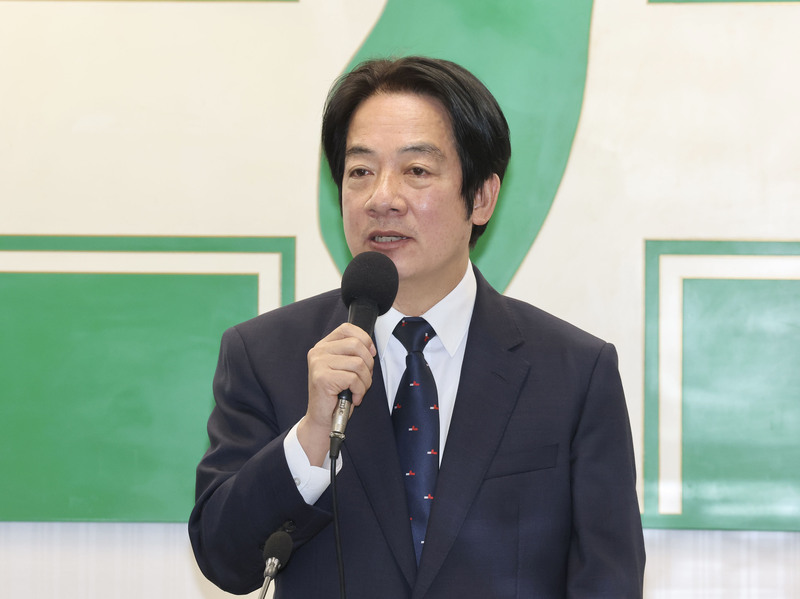 民進黨主席賴清德1日在黨中執會前發表談話表示，今天首次主持中執會，民進黨在2022年11月26日敗選後，接受社會各界批評指教，踏出重整旗鼓的第一步，也開啟一個新局面，請全黨掌握契機、團結合作。 (圖：中央社)
