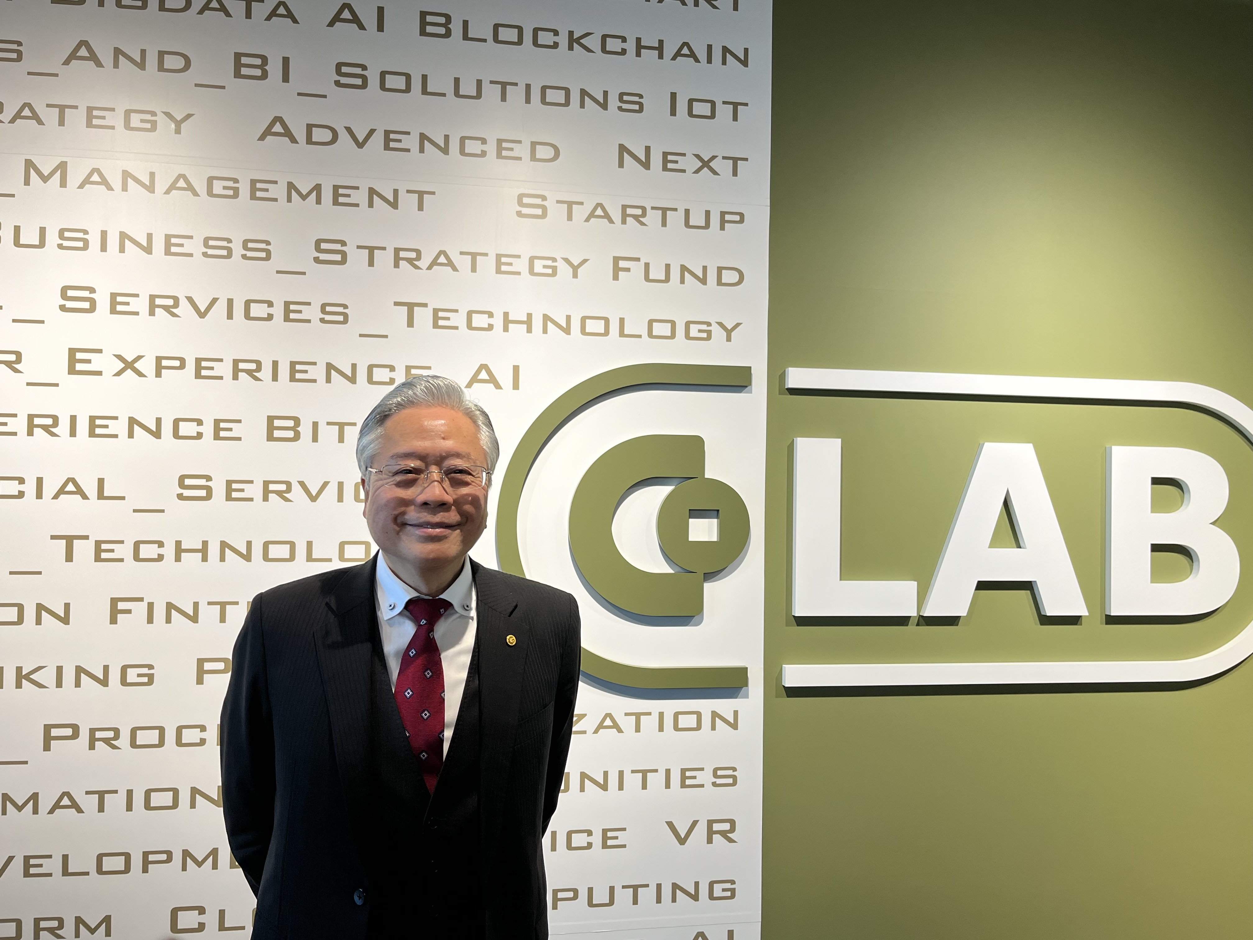 央行常務理事、合庫金控董事長雷仲達表示，台灣今年房市必是「量縮價跌」，而這些年因議題炒作漲特別急的，價格跌幅就會愈大。(圖／陳林幸虹 攝)