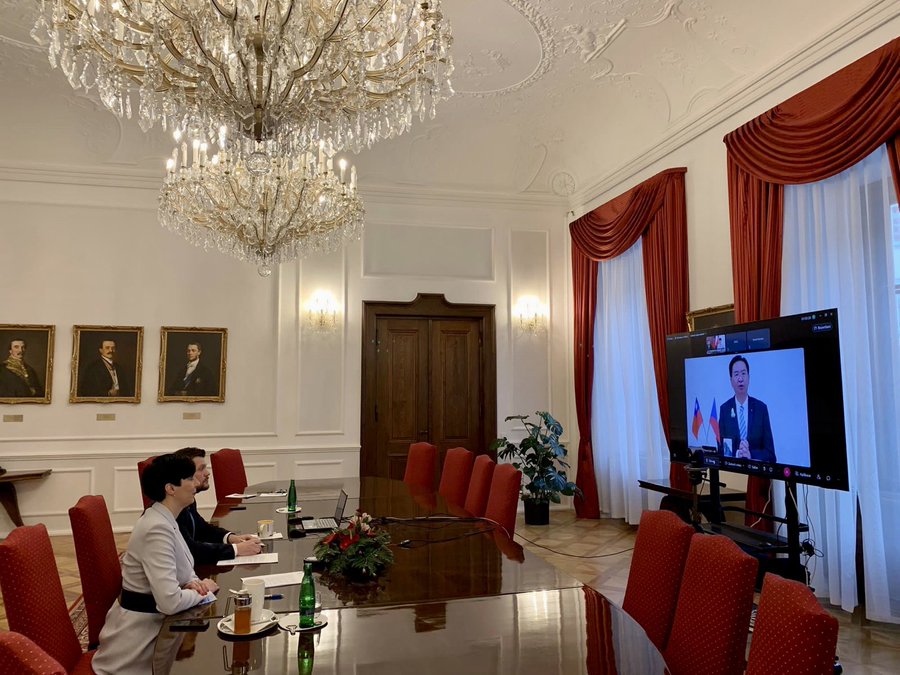 捷克眾議院議長艾達莫娃(Markéta Pekarová Adamová)1日和台灣外交部長吳釗燮視訊。(艾達莫娃推特)