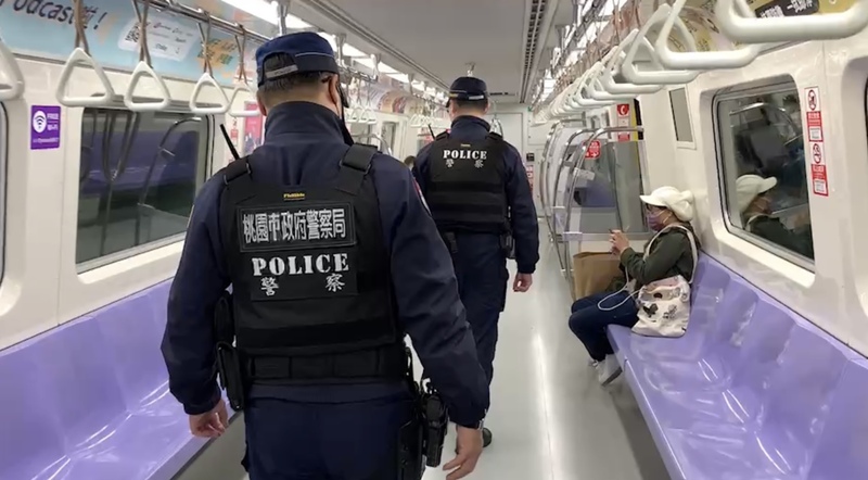 桃園捷運公司3日接獲恐嚇訊息，有人揚言將在車站放炸彈。(圖:中央社)